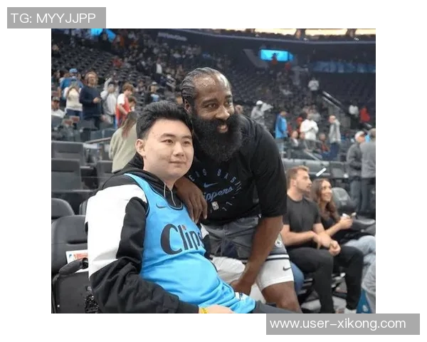 快船分享哈登与中国留学生约翰郝亲密合影表达感激之情